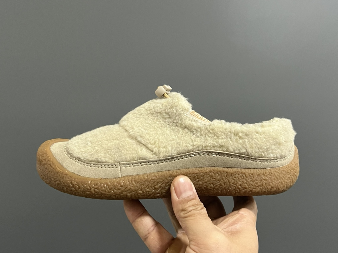 图片[4]-成人款 加绒款KEEN潮牌HOWSER保暖一脚蹬女鞋 KEEN小羊蹄🐑丑萌丑萌滴～ 鞋面采用毛茸茸的羊羔毛/毛毛 摸起来软软糯糯，超舒适❄️ 一脚蹬➕抽绳设计，穿脱方便✌🏻 超软橡胶大底，脚感超舒服☁️ 搭配堆堆袜，日韩系穿搭get✔️ 尺码：35 36 37 38 39-选品中心