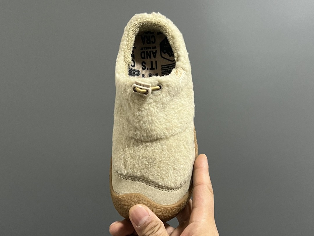 图片[8]-成人款 加绒款KEEN潮牌HOWSER保暖一脚蹬女鞋 KEEN小羊蹄🐑丑萌丑萌滴～ 鞋面采用毛茸茸的羊羔毛/毛毛 摸起来软软糯糯，超舒适❄️ 一脚蹬➕抽绳设计，穿脱方便✌🏻 超软橡胶大底，脚感超舒服☁️ 搭配堆堆袜，日韩系穿搭get✔️ 尺码：35 36 37 38 39-选品中心