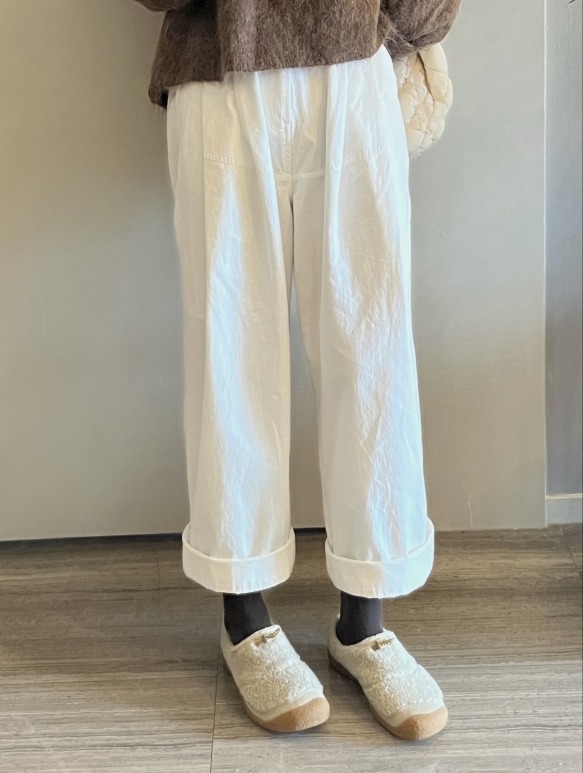 图片[8]-成人款 加绒款KEEN潮牌HOWSER保暖一脚蹬女鞋 KEEN小羊蹄🐑丑萌丑萌滴～ 鞋面采用毛茸茸的羊羔毛/毛毛 摸起来软软糯糯，超舒适❄️ 一脚蹬➕抽绳设计，穿脱方便✌🏻 超软橡胶大底，脚感超舒服☁️ 搭配堆堆袜，日韩系穿搭get✔️ 尺码：35 36 37 38 39-选品中心