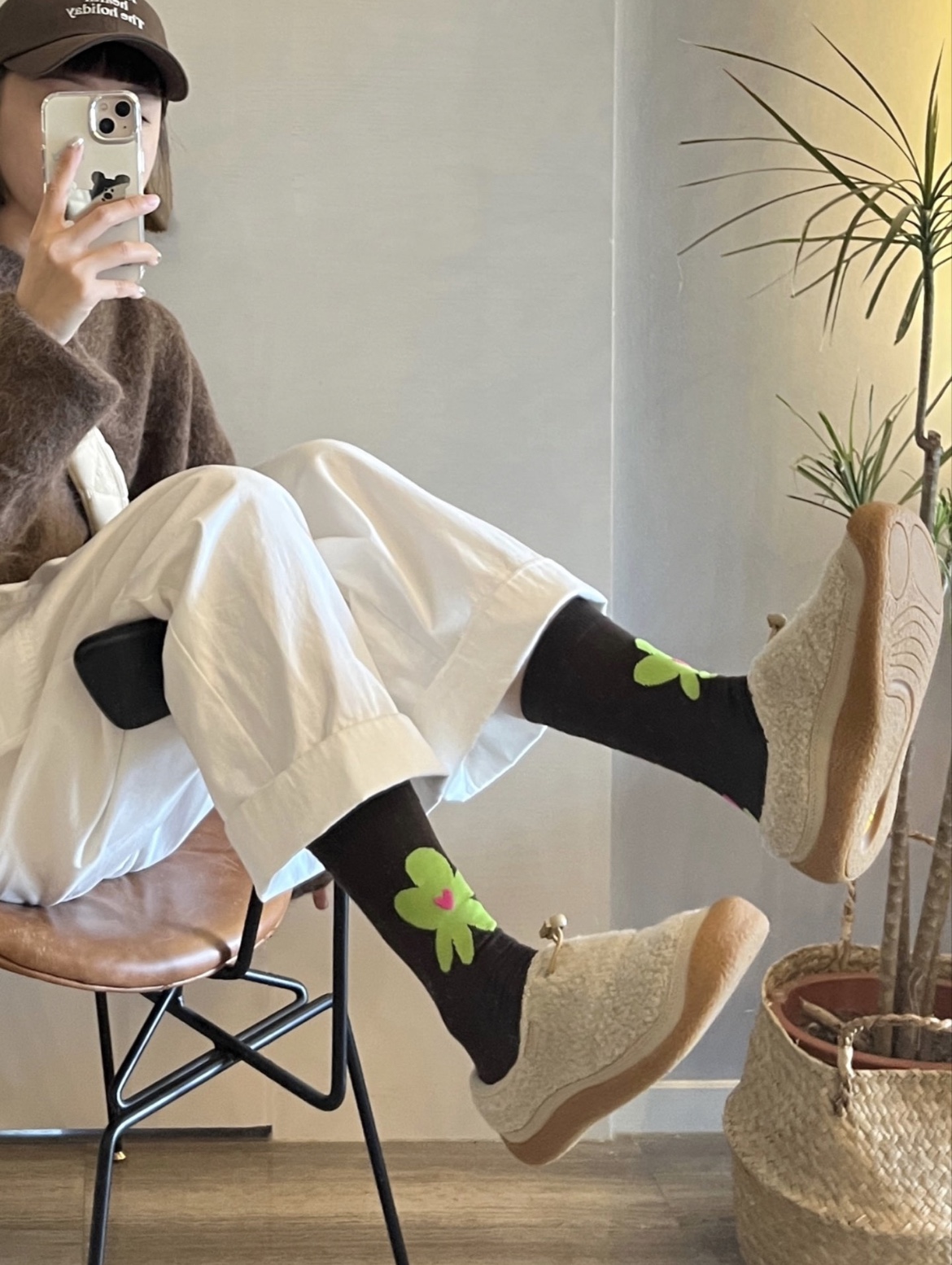 图片[9]-成人款 加绒款KEEN潮牌HOWSER保暖一脚蹬女鞋 KEEN小羊蹄🐑丑萌丑萌滴～ 鞋面采用毛茸茸的羊羔毛/毛毛 摸起来软软糯糯，超舒适❄️ 一脚蹬➕抽绳设计，穿脱方便✌🏻 超软橡胶大底，脚感超舒服☁️ 搭配堆堆袜，日韩系穿搭get✔️ 尺码：35 36 37 38 39-选品中心