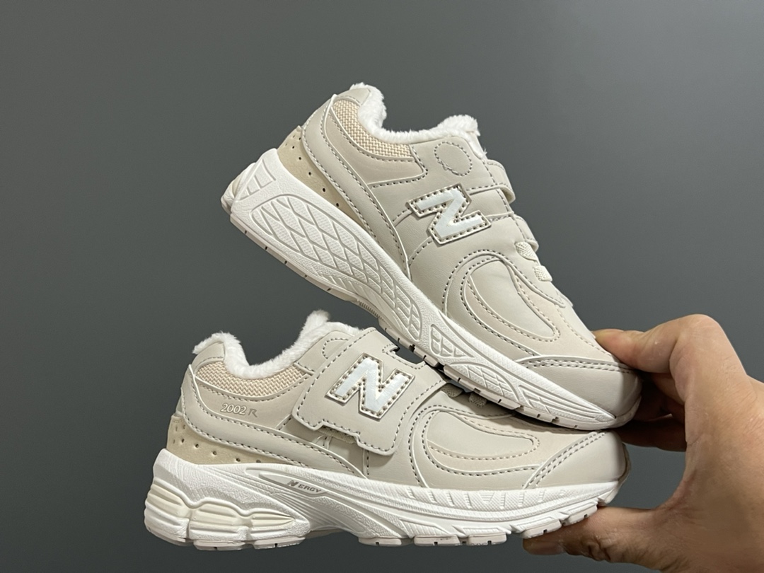 图片[9]-专G版加绒牛B新款2002魔术贴松紧带儿童运动鞋 尺码：26-37码 全网正确版NB系列🆕 加绒内里，保暖又舒适❄️ 魔术贴➕松紧带设计，穿脱超方便✌🏻 原装橡胶耐磨防滑大底，脚感超赞👍🏻-选品中心