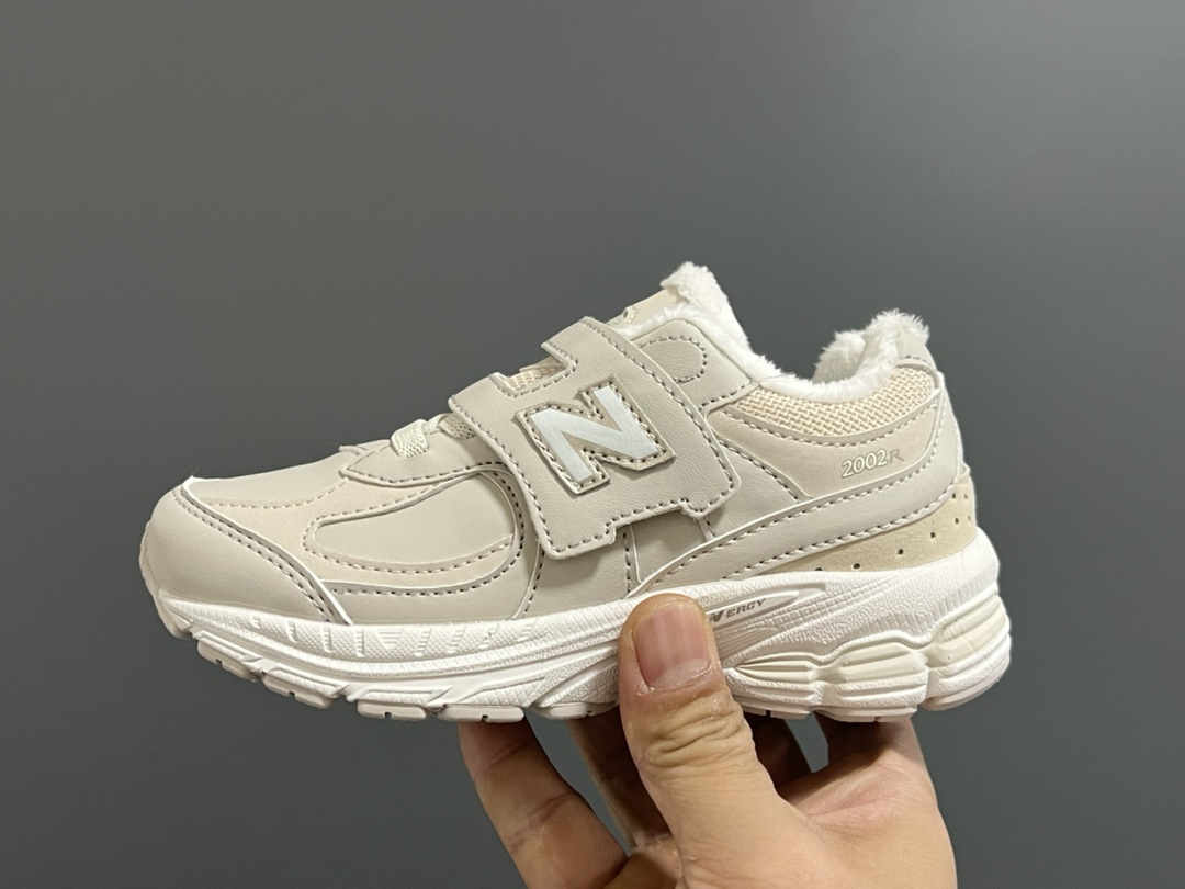 图片[4]-专G版加绒牛B新款2002魔术贴松紧带儿童运动鞋 尺码：26-37码 全网正确版NB系列🆕 加绒内里，保暖又舒适❄️ 魔术贴➕松紧带设计，穿脱超方便✌🏻 原装橡胶耐磨防滑大底，脚感超赞👍🏻-选品中心