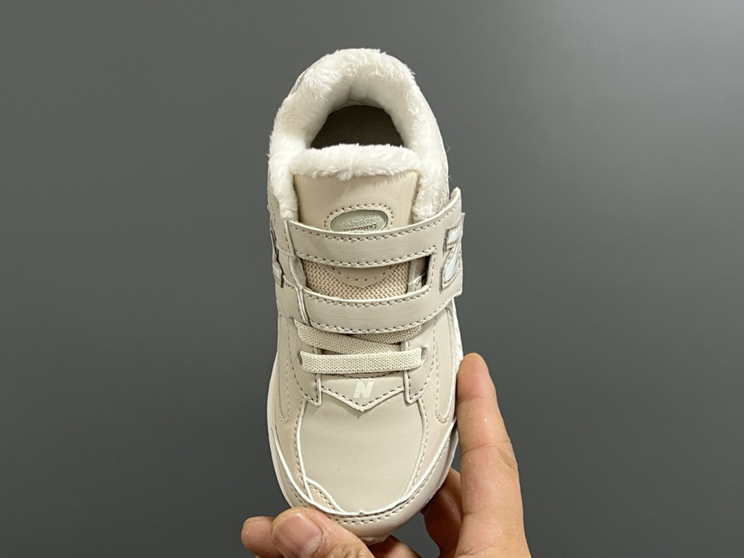 图片[8]-专G版加绒牛B新款2002魔术贴松紧带儿童运动鞋 尺码：26-37码 全网正确版NB系列🆕 加绒内里，保暖又舒适❄️ 魔术贴➕松紧带设计，穿脱超方便✌🏻 原装橡胶耐磨防滑大底，脚感超赞👍🏻-选品中心