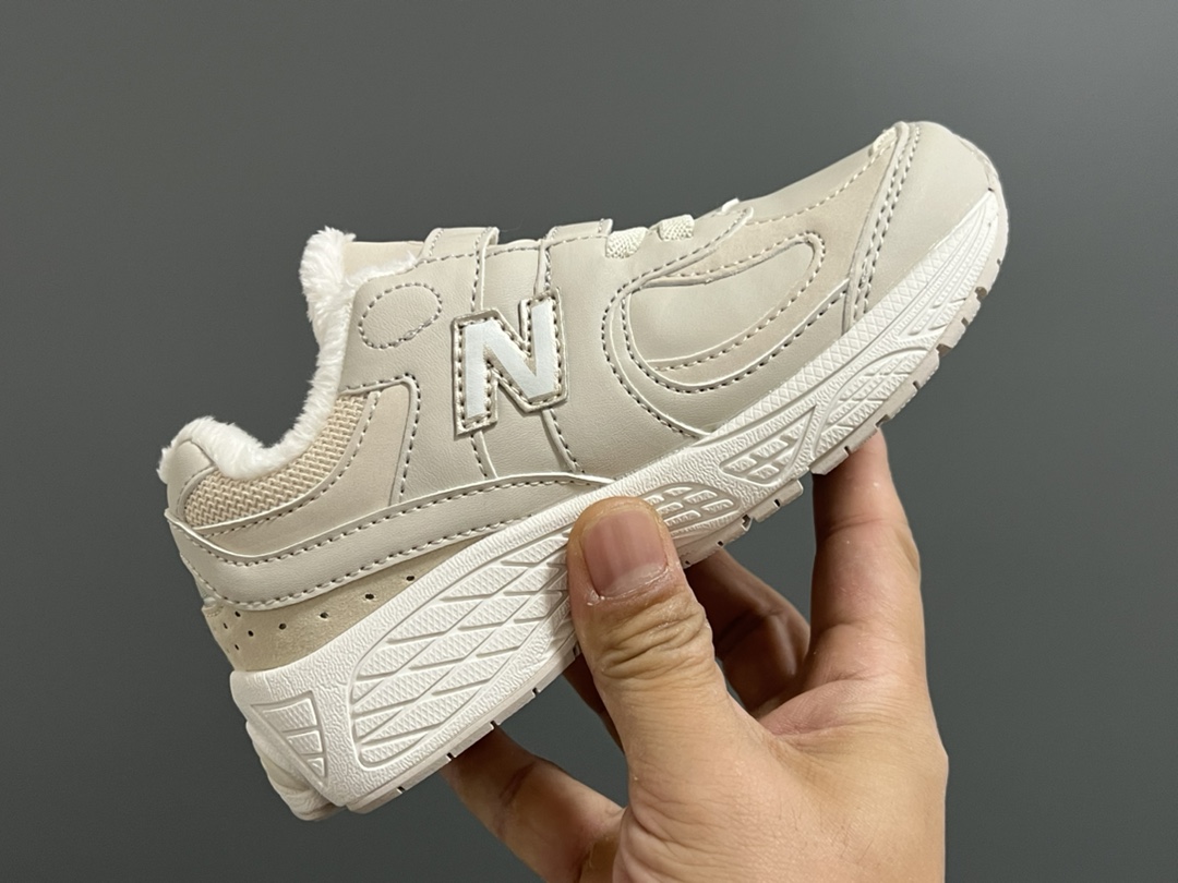 图片[7]-专G版加绒牛B新款2002魔术贴松紧带儿童运动鞋 尺码：26-37码 全网正确版NB系列🆕 加绒内里，保暖又舒适❄️ 魔术贴➕松紧带设计，穿脱超方便✌🏻 原装橡胶耐磨防滑大底，脚感超赞👍🏻-选品中心