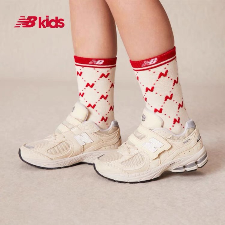 图片[6]-专柜版加绒牛B新款2002魔术贴松紧带儿童运动鞋 尺码：26-37码 全网正确版NB系列🆕 加绒内里，保暖又舒适❄️ 魔术贴➕松紧带设计，穿脱超方便✌🏻 原装橡胶耐磨防滑大底，脚感超赞👍🏻-选品中心