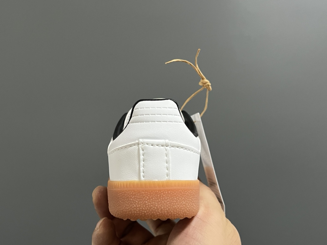 图片[8]-美版A家德训联名儿童休闲鞋 尺码：24-37码 爱惨了德训系列🆕 新工厂新工艺新配色👏🏻 优质皮料拼接，质感满满💯 耐磨防滑大底，脚感超赞👍🏻-选品中心