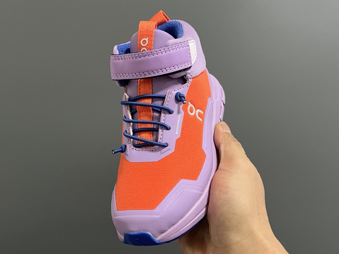 图片[3]-加绒 昂跑秋冬新款中帮儿童运动鞋 尺码：26-37码 小众的昂跑系列On🔥 超轻超软的云朵大底 魔术贴➕松紧带设计，穿脱超方便✌🏻 中帮款式，保护稚嫩脚踝🦶 橡胶耐磨防滑大底，脚感不言而喻☁️-选品中心