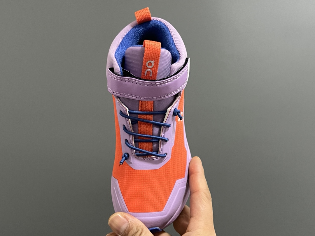 图片[6]-加绒 昂跑秋冬新款中帮儿童运动鞋 尺码：26-37码 小众的昂跑系列On🔥 超轻超软的云朵大底 魔术贴➕松紧带设计，穿脱超方便✌🏻 中帮款式，保护稚嫩脚踝🦶 橡胶耐磨防滑大底，脚感不言而喻☁️-选品中心