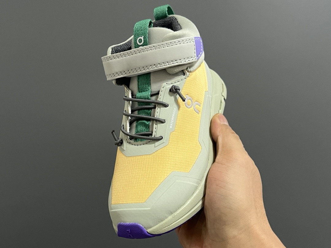 图片[3]-加绒 昂跑秋冬新款中帮儿童运动鞋 尺码：26-37码 小众的昂跑系列On🔥 超轻超软的云朵大底 魔术贴➕松紧带设计，穿脱超方便✌🏻 中帮款式，保护稚嫩脚踝🦶 橡胶耐磨防滑大底，脚感不言而喻☁️-选品中心