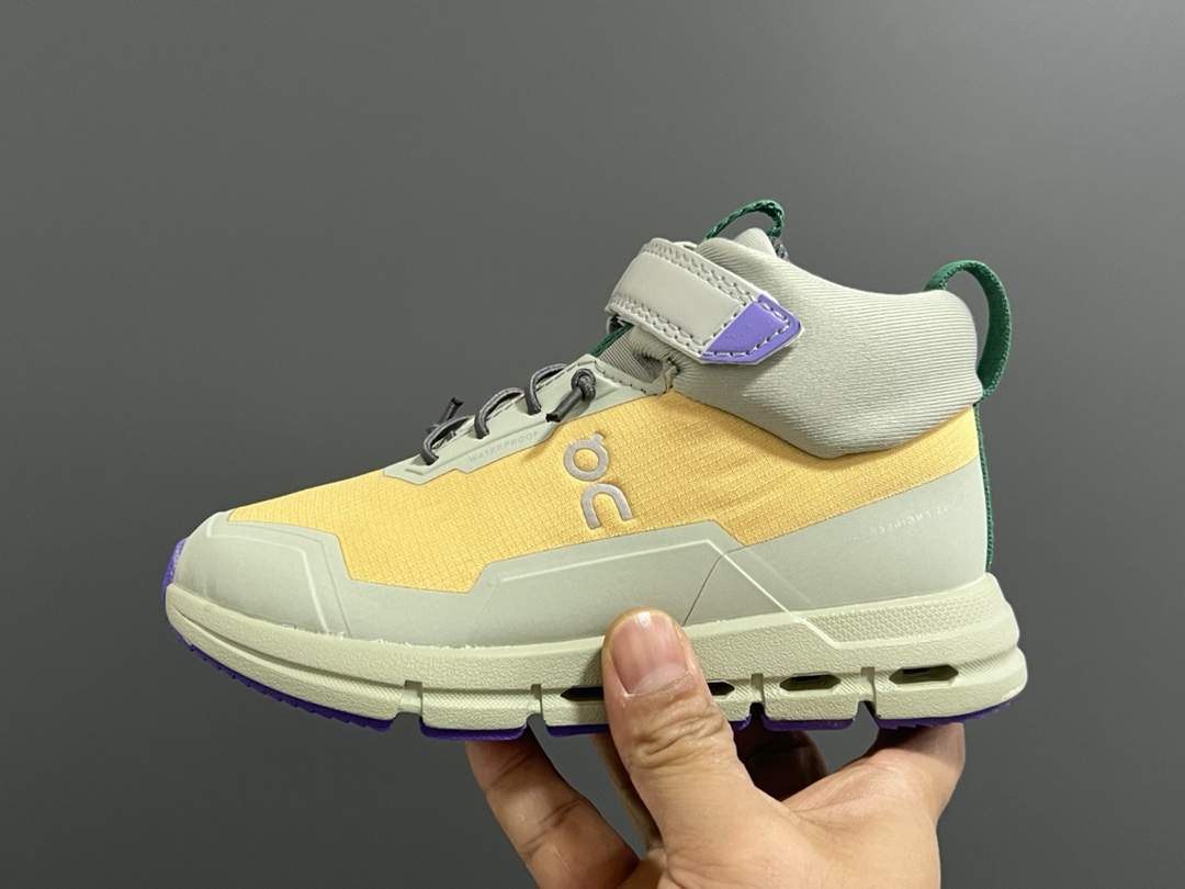 图片[4]-加绒 昂跑秋冬新款中帮儿童运动鞋 尺码：26-37码 小众的昂跑系列On🔥 超轻超软的云朵大底 魔术贴➕松紧带设计，穿脱超方便✌🏻 中帮款式，保护稚嫩脚踝🦶 橡胶耐磨防滑大底，脚感不言而喻☁️-选品中心