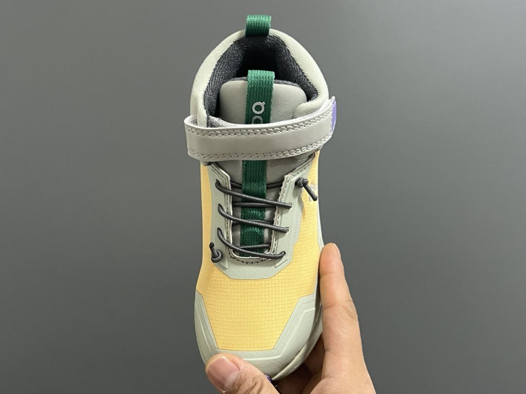 图片[5]-加绒 昂跑秋冬新款中帮儿童运动鞋 尺码：26-37码 小众的昂跑系列On🔥 超轻超软的云朵大底 魔术贴➕松紧带设计，穿脱超方便✌🏻 中帮款式，保护稚嫩脚踝🦶 橡胶耐磨防滑大底，脚感不言而喻☁️-选品中心