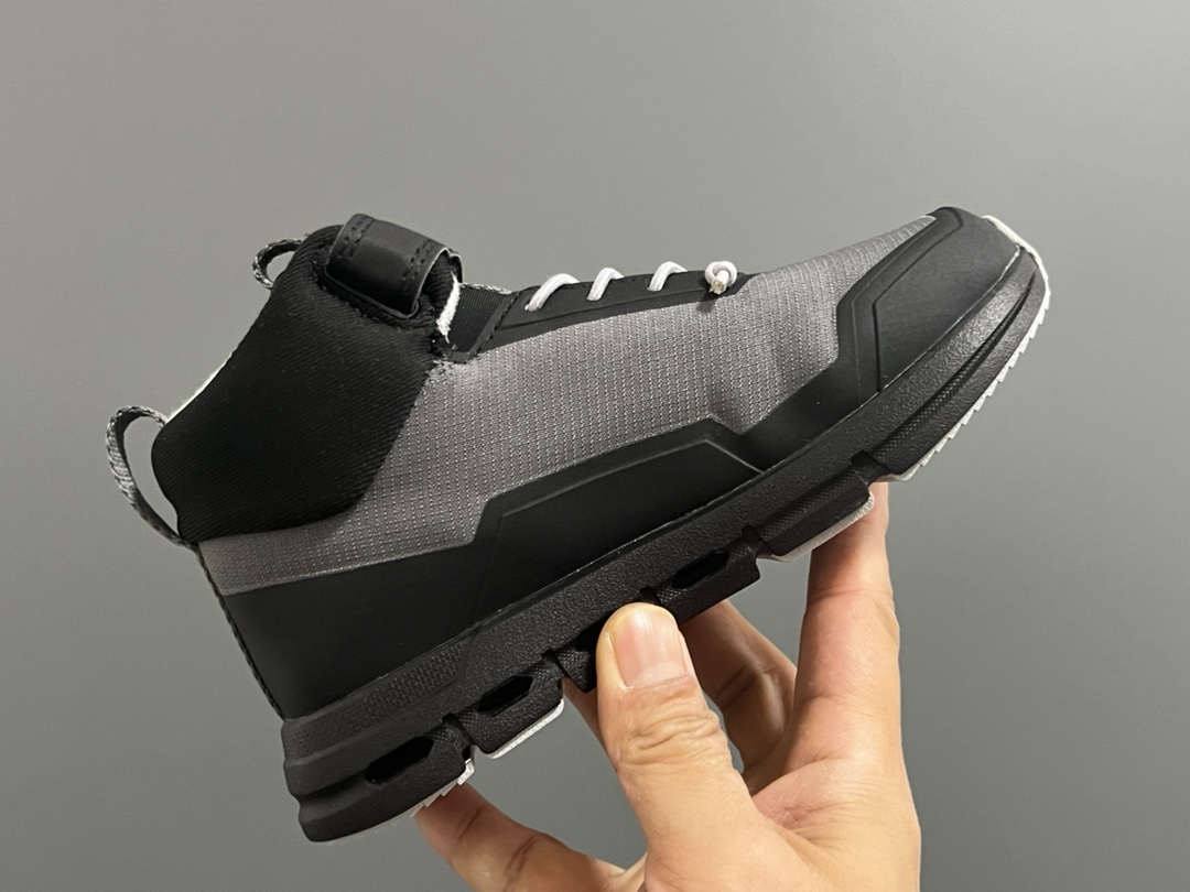 图片[8]-加绒 昂跑秋冬新款中帮儿童运动鞋 尺码：26-37码 小众的昂跑系列On🔥 超轻超软的云朵大底 魔术贴➕松紧带设计，穿脱超方便✌🏻 中帮款式，保护稚嫩脚踝🦶 橡胶耐磨防滑大底，脚感不言而喻☁️-选品中心