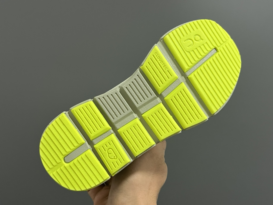 图片[5]-加绒 昂跑秋冬新款中帮儿童运动鞋 尺码：26-37码 小众的昂跑系列On🔥 超轻超软的云朵大底 魔术贴➕松紧带设计，穿脱超方便✌🏻 中帮款式，保护稚嫩脚踝🦶 橡胶耐磨防滑大底，脚感不言而喻☁️-选品中心