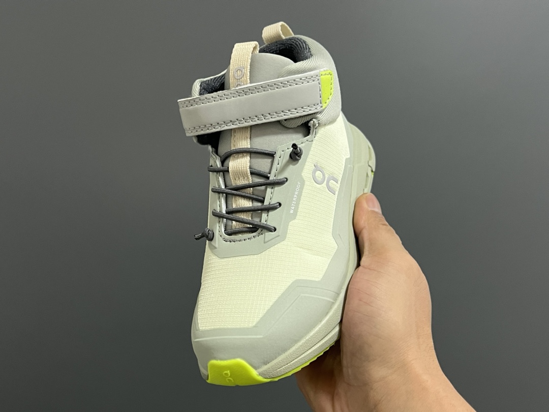 图片[3]-加绒 昂跑秋冬新款中帮儿童运动鞋 尺码：26-37码 小众的昂跑系列On🔥 超轻超软的云朵大底 魔术贴➕松紧带设计，穿脱超方便✌🏻 中帮款式，保护稚嫩脚踝🦶 橡胶耐磨防滑大底，脚感不言而喻☁️-选品中心