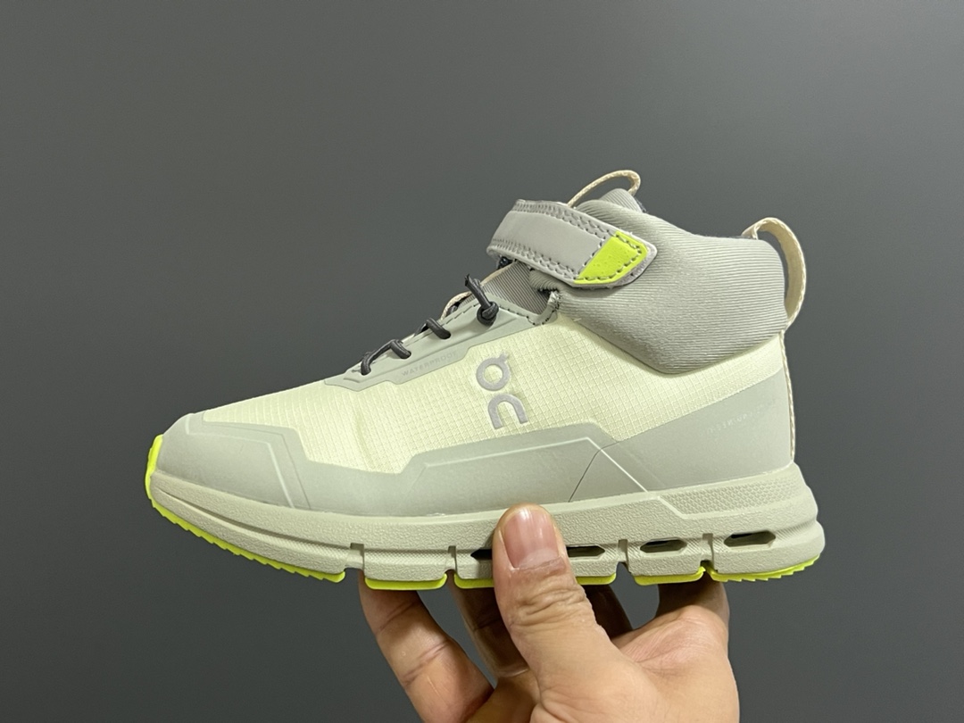 图片[4]-加绒 昂跑秋冬新款中帮儿童运动鞋 尺码：26-37码 小众的昂跑系列On🔥 超轻超软的云朵大底 魔术贴➕松紧带设计，穿脱超方便✌🏻 中帮款式，保护稚嫩脚踝🦶 橡胶耐磨防滑大底，脚感不言而喻☁️-选品中心