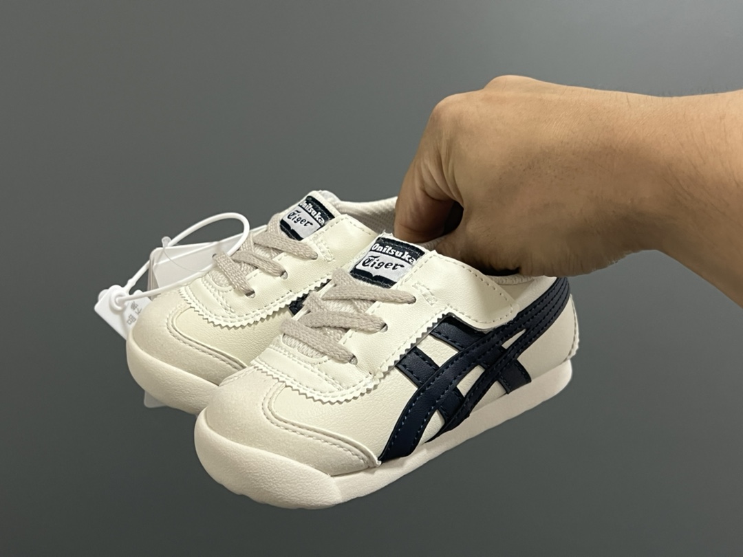 YSS飞机翼魔术贴婴童休闲鞋 尺码：22.5-28.5码 经典亚瑟士婴童款🆕 优质皮料，质感满满💯 飞翼式魔术贴设计，穿脱超方便✌🏻-选品中心