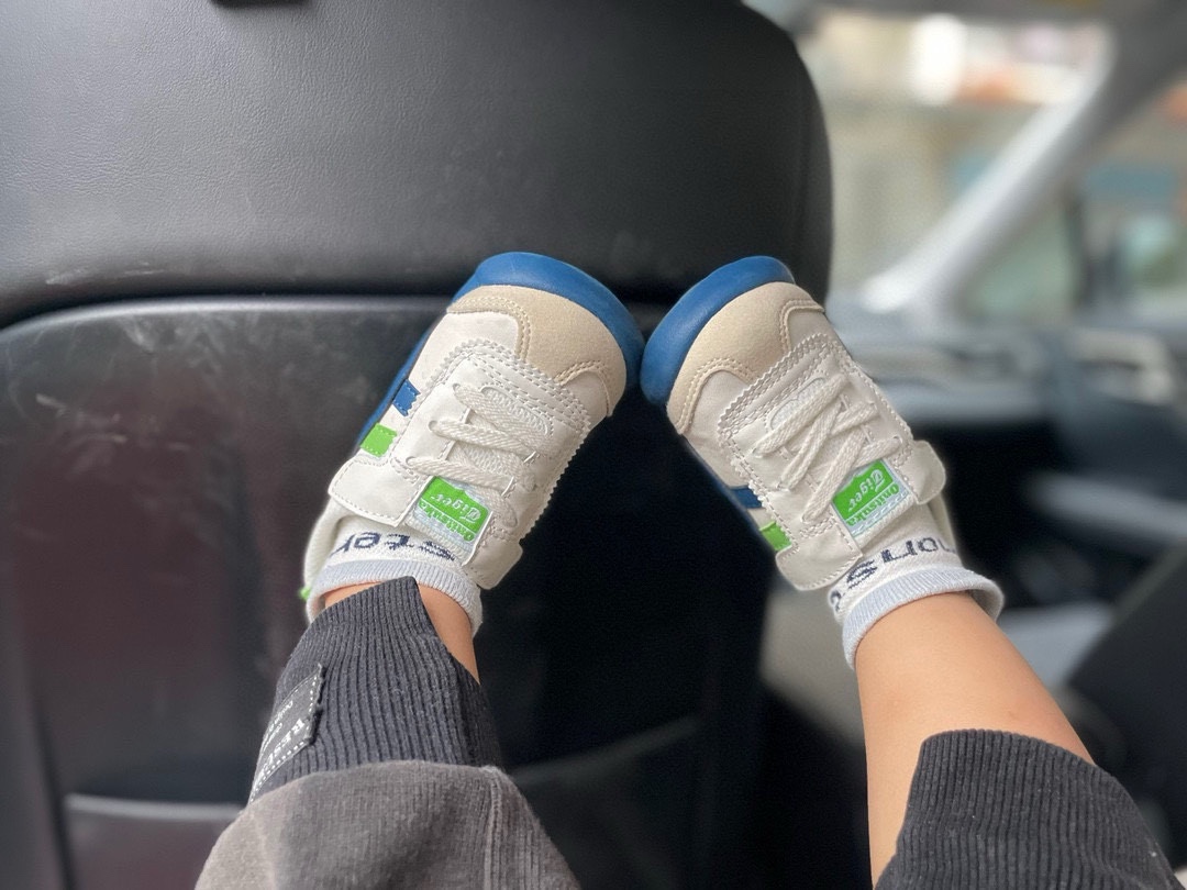 图片[9]-YSS飞机翼魔术贴婴童休闲鞋 尺码：22.5-28.5码 经典亚瑟士婴童款🆕 优质皮料，质感满满💯 飞翼式魔术贴设计，穿脱超方便✌🏻-选品中心