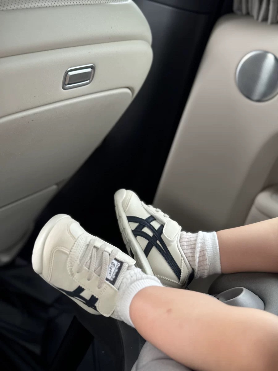 图片[7]-YSS飞机翼魔术贴婴童休闲鞋 尺码：22.5-28.5码 经典亚瑟士婴童款🆕 优质皮料，质感满满💯 飞翼式魔术贴设计，穿脱超方便✌🏻-选品中心