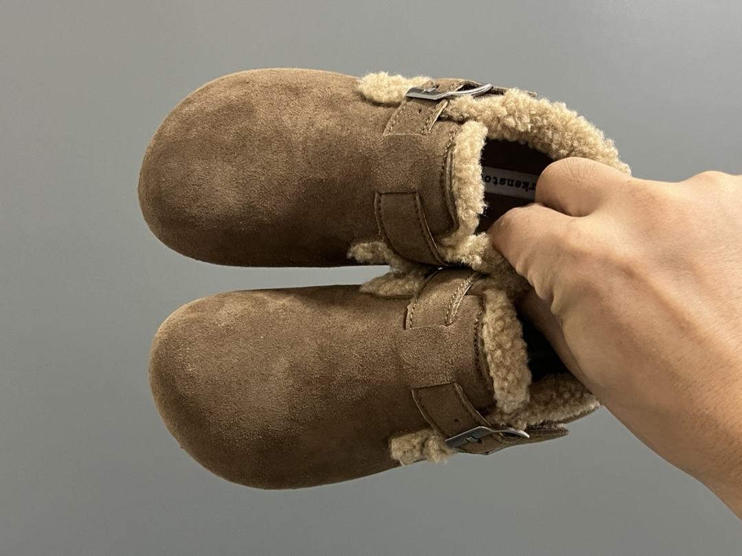 加绒勃肯儿童魔术贴保暖棉鞋 尺码：26-37码 超萌的勃肯系列🔥 魔术贴设计，穿脱方便✌🏻 加绒保暖内里，保暖又舒适❄️ 耐磨防滑大底，脚感不言而喻✌🏻-选品中心