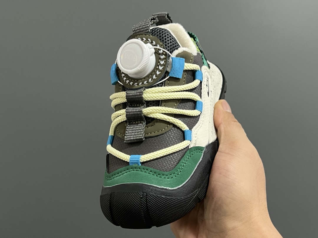 图片[3]-加绒款NK ACG轮胎底锁扣儿童运动鞋 尺码：27-37码 加绒内里，保暖又舒适❄️ 精致锁扣，质感超赞👍🏻 橡胶包头耐磨防滑大底✌🏻 优质皮料鞋面拼接☁️-选品中心