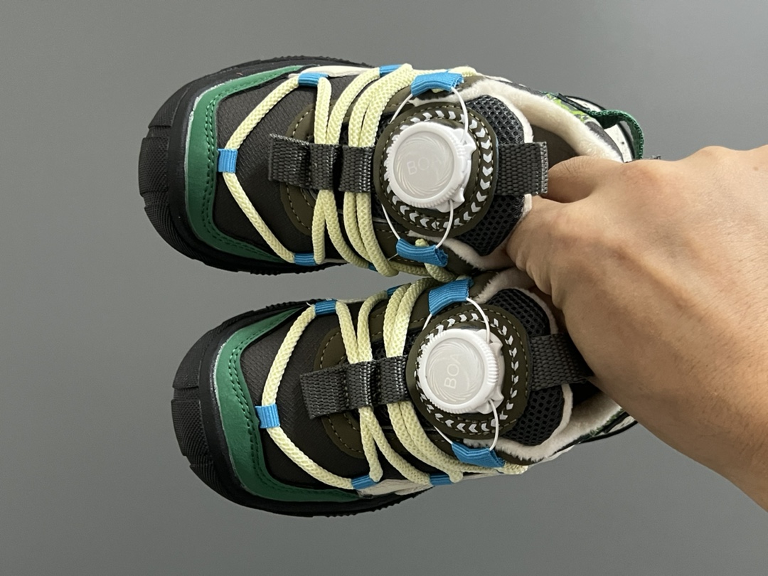 加绒款NK ACG轮胎底锁扣儿童运动鞋 尺码：27-37码 加绒内里，保暖又舒适❄️ 精致锁扣，质感超赞👍🏻 橡胶包头耐磨防滑大底✌🏻 优质皮料鞋面拼接☁️-选品中心