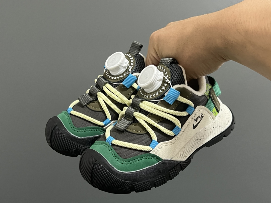 图片[2]-加绒款NK ACG轮胎底锁扣儿童运动鞋 尺码：27-37码 加绒内里，保暖又舒适❄️ 精致锁扣，质感超赞👍🏻 橡胶包头耐磨防滑大底✌🏻 优质皮料鞋面拼接☁️-选品中心