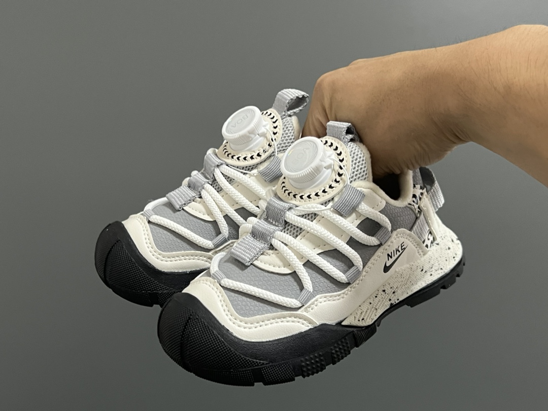 图片[2]-加绒款NK ACG轮胎底锁扣儿童运动鞋 尺码：27-37码 加绒内里，保暖又舒适❄️ 精致锁扣，质感超赞👍🏻 橡胶包头耐磨防滑大底✌🏻 优质皮料鞋面拼接☁️-选品中心