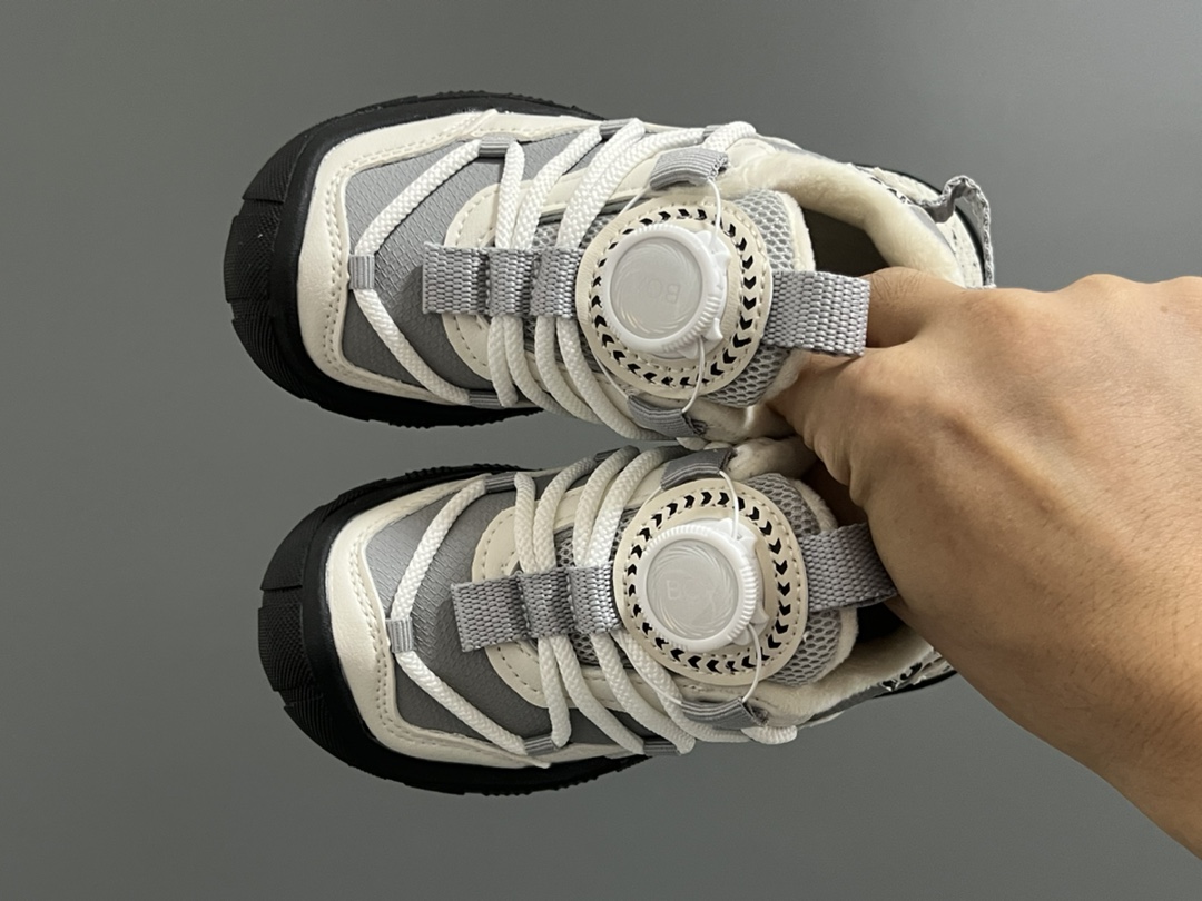 加绒款NK ACG轮胎底锁扣儿童运动鞋 尺码：27-37码 加绒内里，保暖又舒适❄️ 精致锁扣，质感超赞👍🏻 橡胶包头耐磨防滑大底✌🏻 优质皮料鞋面拼接☁️-选品中心