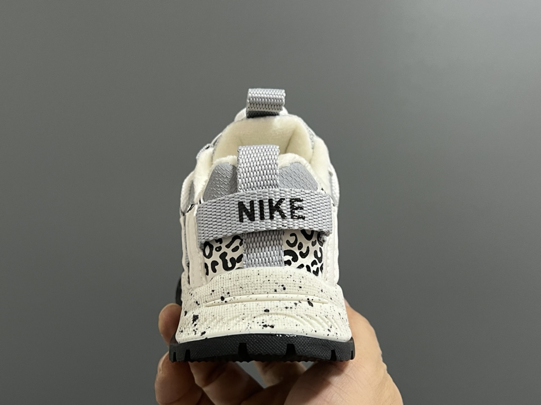 图片[6]-加绒款NK ACG轮胎底锁扣儿童运动鞋 尺码：27-37码 加绒内里，保暖又舒适❄️ 精致锁扣，质感超赞👍🏻 橡胶包头耐磨防滑大底✌🏻 优质皮料鞋面拼接☁️-选品中心