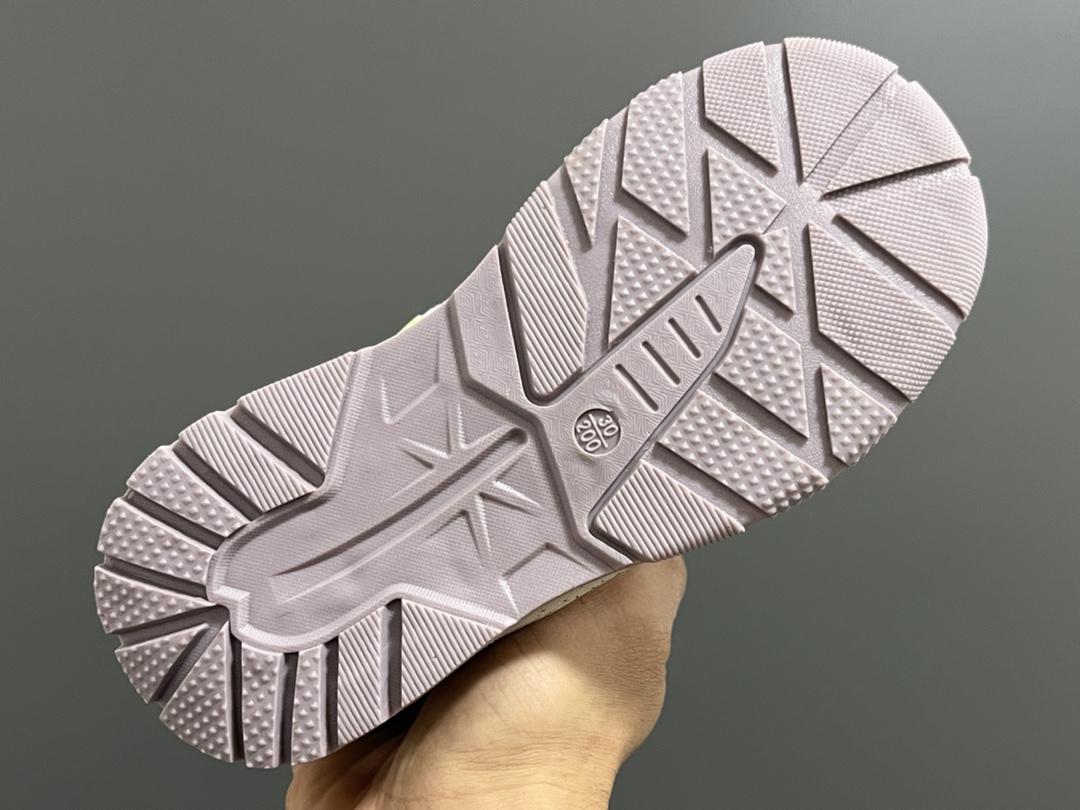 图片[5]-加绒款NK ACG轮胎底锁扣儿童运动鞋 尺码：27-37码 加绒内里，保暖又舒适❄️ 精致锁扣，质感超赞👍🏻 橡胶包头耐磨防滑大底✌🏻 优质皮料鞋面拼接☁️-选品中心