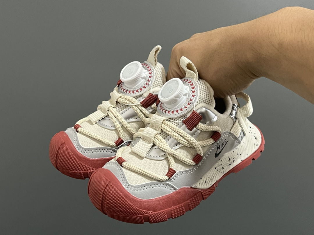 图片[2]-代理 加绒款NK ACG轮胎底锁扣儿童运动鞋 尺码：27-37码 加绒内里，保暖又舒适❄️ 精致锁扣，质感超赞👍🏻 橡胶包头耐磨防滑大底✌🏻 优质皮料鞋面拼接☁️-选品中心