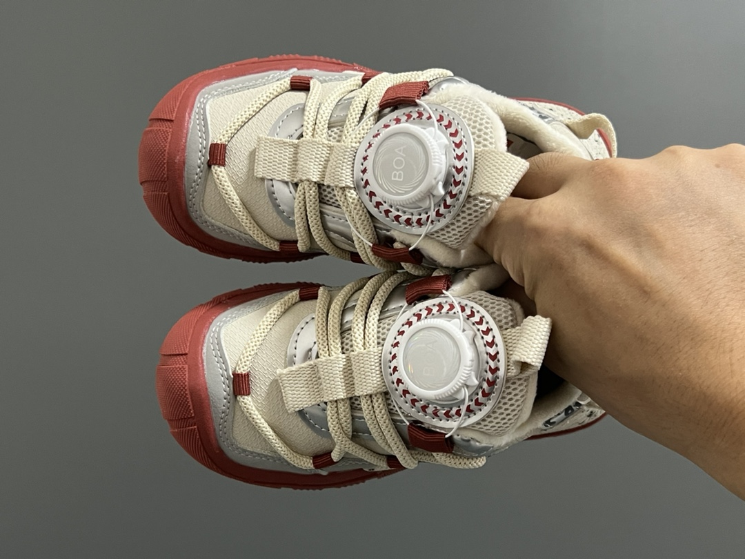 代理 加绒款NK ACG轮胎底锁扣儿童运动鞋 尺码：27-37码 加绒内里，保暖又舒适❄️ 精致锁扣，质感超赞👍🏻 橡胶包头耐磨防滑大底✌🏻 优质皮料鞋面拼接☁️-选品中心