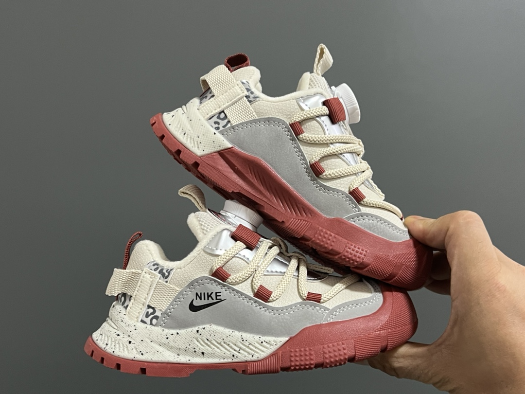 图片[9]-代理 加绒款NK ACG轮胎底锁扣儿童运动鞋 尺码：27-37码 加绒内里，保暖又舒适❄️ 精致锁扣，质感超赞👍🏻 橡胶包头耐磨防滑大底✌🏻 优质皮料鞋面拼接☁️-选品中心