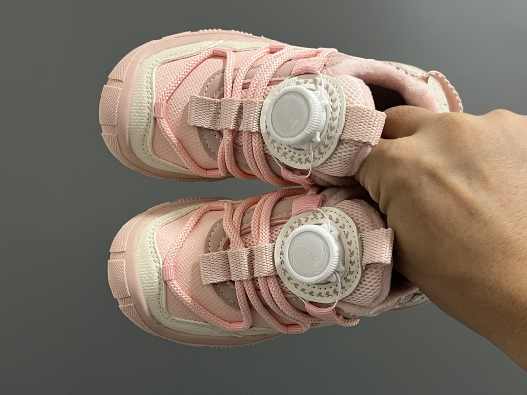 加绒款NK ACG轮胎底锁扣儿童运动鞋 尺码：27-37码 加绒内里，保暖又舒适❄️ 精致锁扣，质感超赞👍🏻 橡胶包头耐磨防滑大底✌🏻 优质皮料鞋面拼接☁️-选品中心