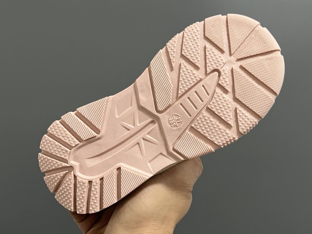 图片[5]-加绒款NK ACG轮胎底锁扣儿童运动鞋 尺码：27-37码 加绒内里，保暖又舒适❄️ 精致锁扣，质感超赞👍🏻 橡胶包头耐磨防滑大底✌🏻 优质皮料鞋面拼接☁️-选品中心