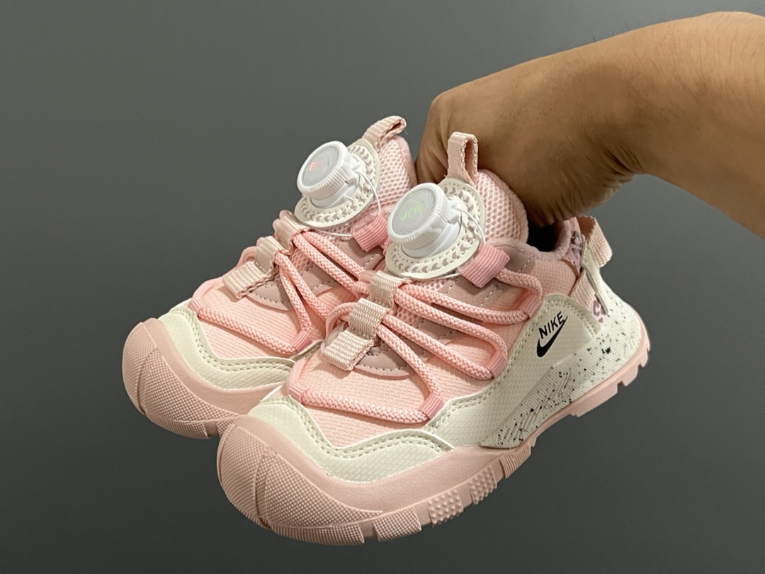 图片[2]-加绒款NK ACG轮胎底锁扣儿童运动鞋 尺码：27-37码 加绒内里，保暖又舒适❄️ 精致锁扣，质感超赞👍🏻 橡胶包头耐磨防滑大底✌🏻 优质皮料鞋面拼接☁️-选品中心