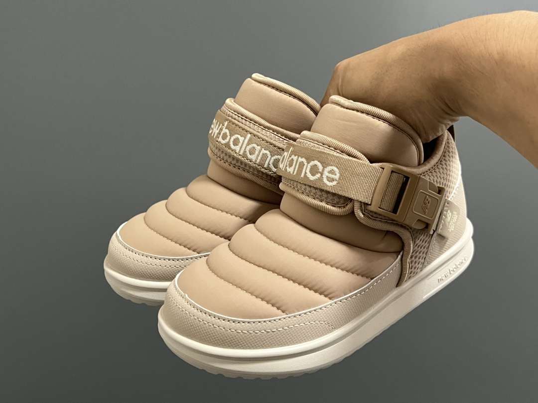 图片[2]-加绒NB中帮卡扣防风儿童雪地靴 尺码：24-39码 加绒款NB中帮系列❄️ 内里加绒，保暖又舒适☁️ 卡扣设计，穿脱超方便✌🏻 耐磨防滑大底，脚感超赞👍🏻-选品中心