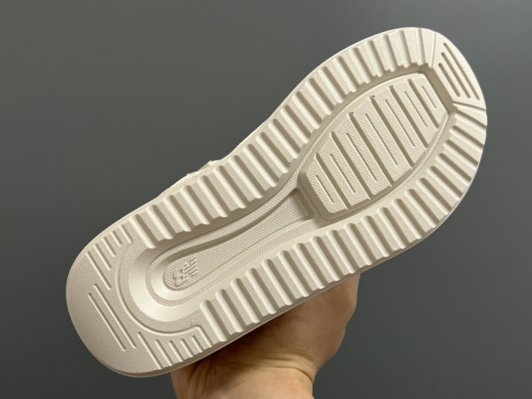 图片[5]-加绒NB中帮卡扣防风儿童雪地靴 尺码：24-39码 加绒款NB中帮系列❄️ 内里加绒，保暖又舒适☁️ 卡扣设计，穿脱超方便✌🏻 耐磨防滑大底，脚感超赞👍🏻-选品中心