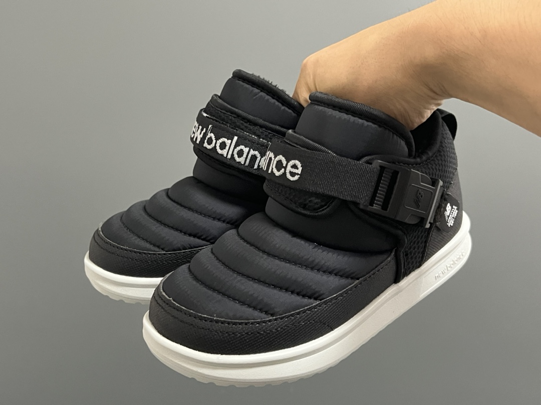 NO:583754,Velvet NB mid-top buckle windproof children's snow boots SIZE 24-39 size Velvet NB mid-top series Velvet lining, warm and comfortable, buckle design, super easy to put on and take off Wear-resistant and non-slip outsole, great foot feel, snow boots, boots,19860909加绒NB中帮卡扣防风儿童雪地靴 SIZE24-39码 加绒款NB中帮系列 内里加绒,保暖又舒适 卡扣设计,穿脱超方便 耐磨防滑大底,脚感超赞,雪地靴,boots,,Children's