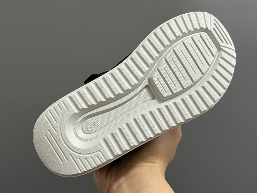 图片[6]-加绒NB中帮卡扣防风儿童雪地靴 尺码：24-39码 加绒款NB中帮系列❄️ 内里加绒，保暖又舒适☁️ 卡扣设计，穿脱超方便✌🏻 耐磨防滑大底，脚感超赞👍🏻-选品中心