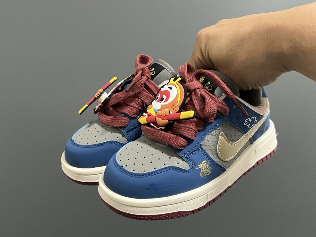 图片[2]-低帮联名卡通魔术贴儿童篮球鞋 尺码：26-37码 经典S比低帮款式🆕 可爱的悟空挂件，金箍棒可以旋转的哦✔️ 魔术贴设计，穿脱方便✌🏻-选品中心