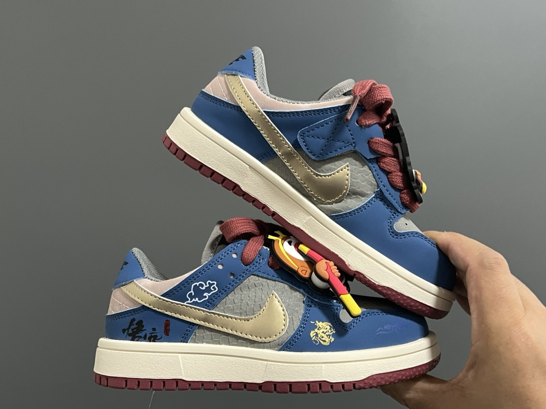 图片[9]-低帮联名卡通魔术贴儿童篮球鞋 尺码：26-37码 经典S比低帮款式🆕 可爱的悟空挂件，金箍棒可以旋转的哦✔️ 魔术贴设计，穿脱方便✌🏻-选品中心