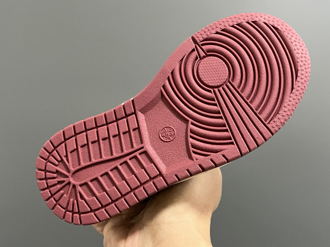 图片[4]-低帮联名卡通魔术贴儿童篮球鞋 尺码：26-37码 经典S比低帮款式🆕 可爱的悟空挂件，金箍棒可以旋转的哦✔️ 魔术贴设计，穿脱方便✌🏻-选品中心