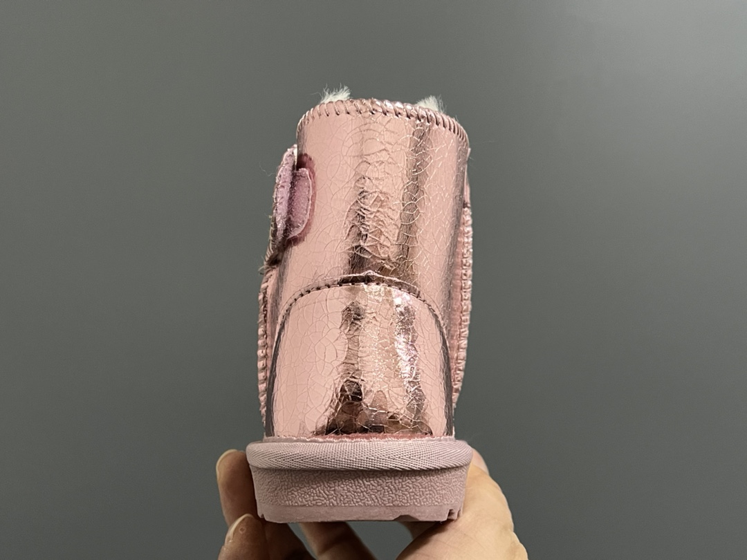 图片[7]-UGG皮毛一体侧贴魔术贴儿童雪地靴 尺码：25-35码 经典UGG雪地靴❄️ 优质皮料拼接，质感满满💯 魔术贴设计，穿脱方便✌🏻 橡胶耐磨防滑大底，脚感超赞👍🏻-选品中心