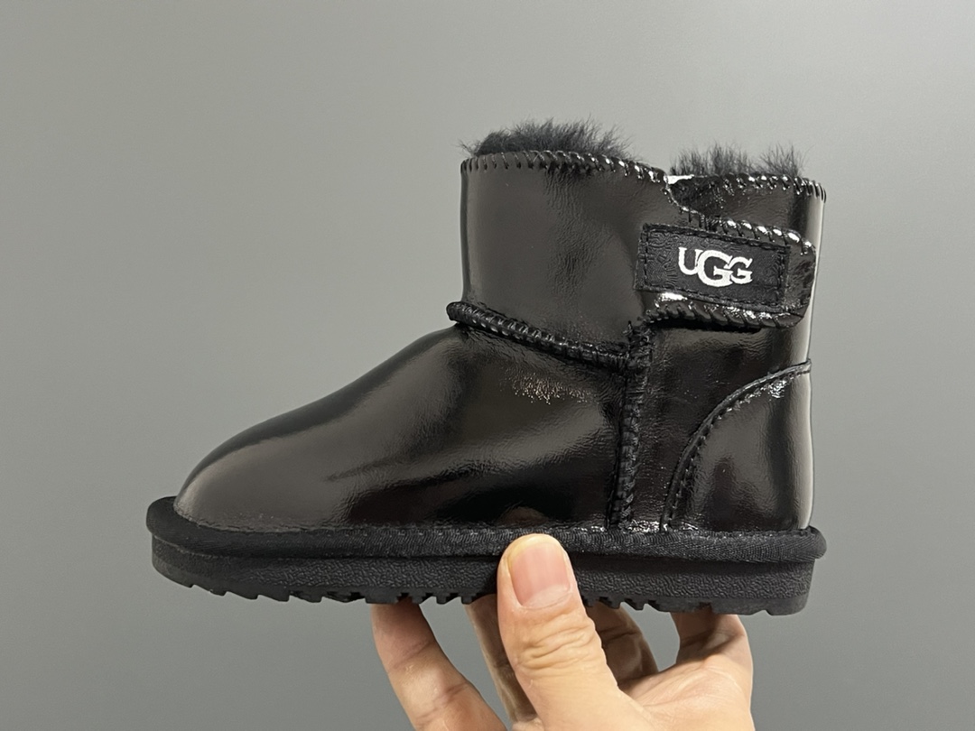 图片[4]-UGG皮毛一体侧贴魔术贴儿童雪地靴 尺码：25-35码 经典UGG雪地靴❄️ 优质皮料拼接，质感满满💯 魔术贴设计，穿脱方便✌🏻 橡胶耐磨防滑大底，脚感超赞👍🏻-选品中心