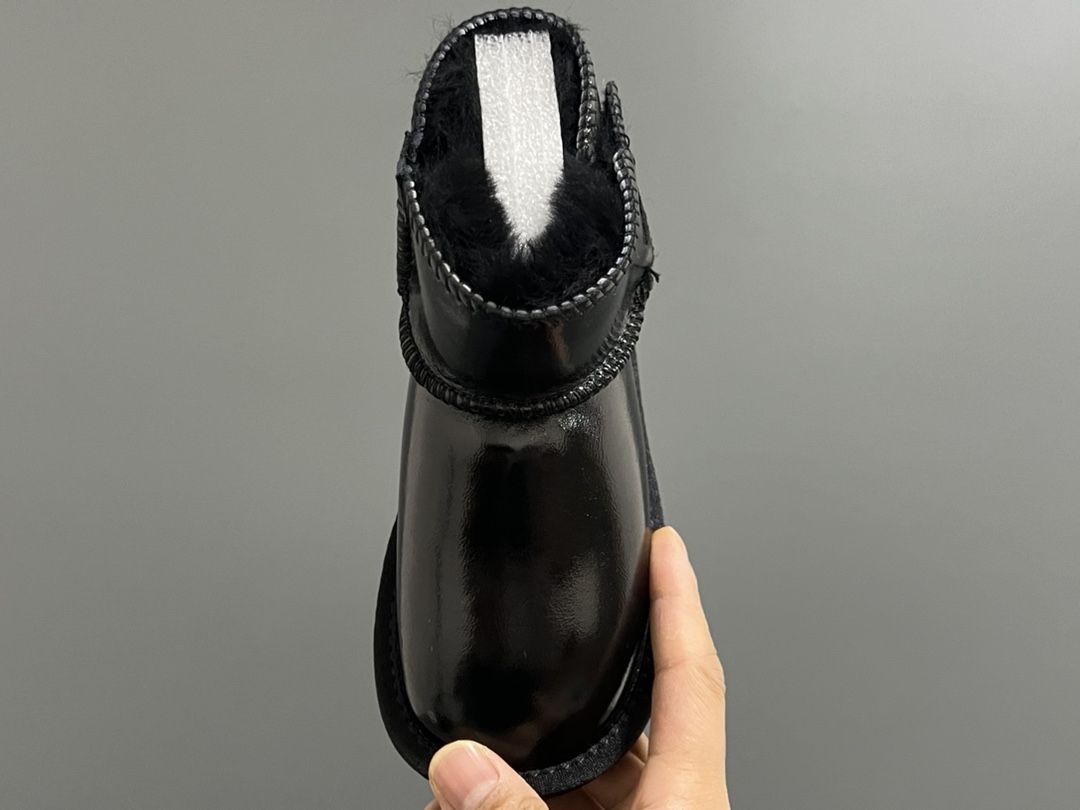 图片[6]-UGG皮毛一体侧贴魔术贴儿童雪地靴 尺码：25-35码 经典UGG雪地靴❄️ 优质皮料拼接，质感满满💯 魔术贴设计，穿脱方便✌🏻 橡胶耐磨防滑大底，脚感超赞👍🏻-选品中心