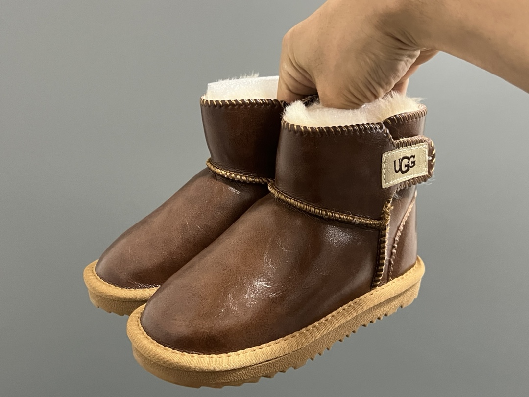 图片[2]-UGG皮毛一体侧贴魔术贴儿童雪地靴 尺码：25-35码 经典UGG雪地靴❄️ 优质皮料拼接，质感满满💯 魔术贴设计，穿脱方便✌🏻 橡胶耐磨防滑大底，脚感超赞👍🏻-选品中心