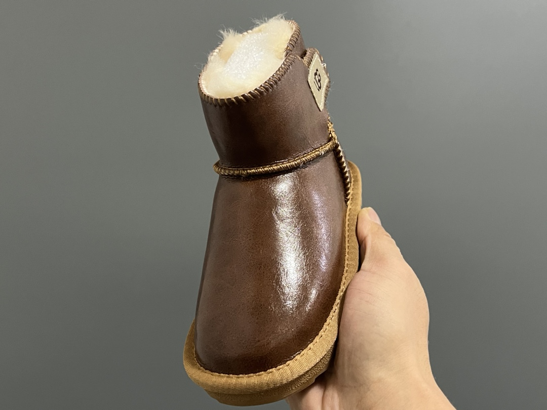 图片[3]-UGG皮毛一体侧贴魔术贴儿童雪地靴 尺码：25-35码 经典UGG雪地靴❄️ 优质皮料拼接，质感满满💯 魔术贴设计，穿脱方便✌🏻 橡胶耐磨防滑大底，脚感超赞👍🏻-选品中心