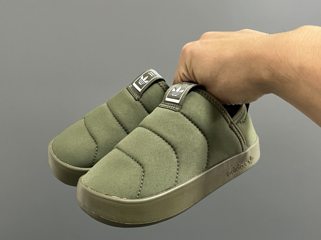 A家360度面包绒儿童一脚蹬运动鞋 尺码：22-35码 经典Adidas面包一脚蹬系列🆕 耐磨防滑大底，脚感超赞👍🏻 内里绒布填充，保暖又舒适☁️-选品中心