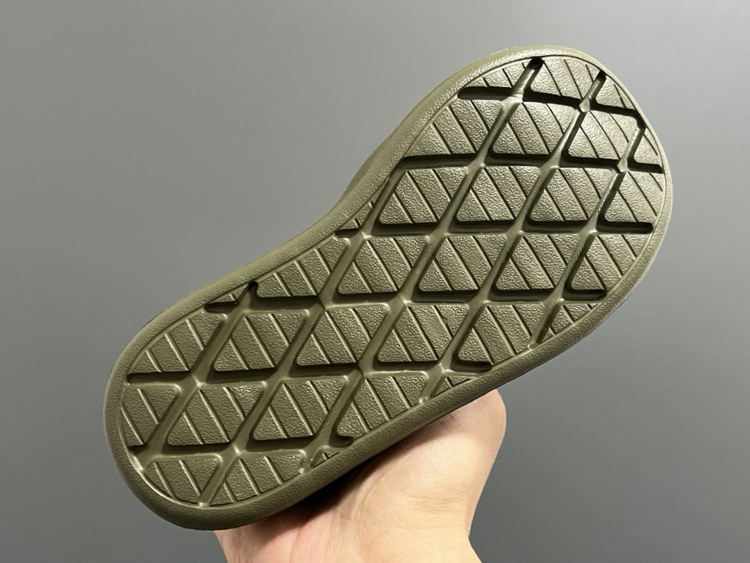 图片[7]-A家360度面包绒儿童一脚蹬运动鞋 尺码：22-35码 经典Adidas面包一脚蹬系列🆕 耐磨防滑大底，脚感超赞👍🏻 内里绒布填充，保暖又舒适☁️-选品中心